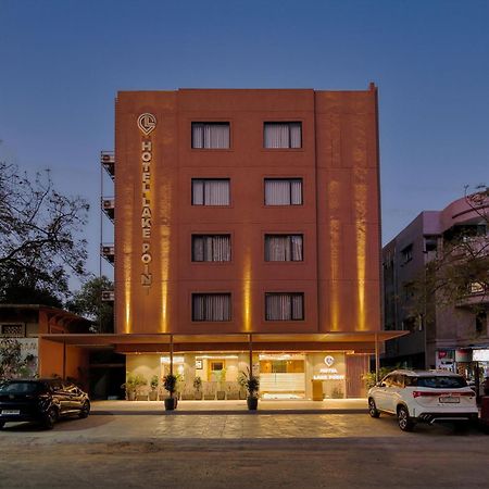 Hotel Lake Point Ахмедабад Екстер'єр фото